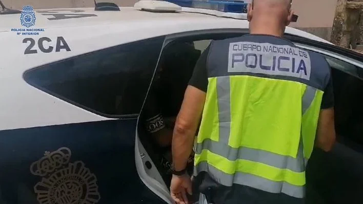 Detenido un individuo que encañonó al dueño de una casa durante un robo
