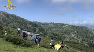 Vuelca un autobús turístico en los Lagos de Covadonga