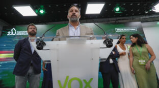 Vox se desploma en sus grandes 'feudos' y sus 33 escaños no dan para una mayoría con el PP