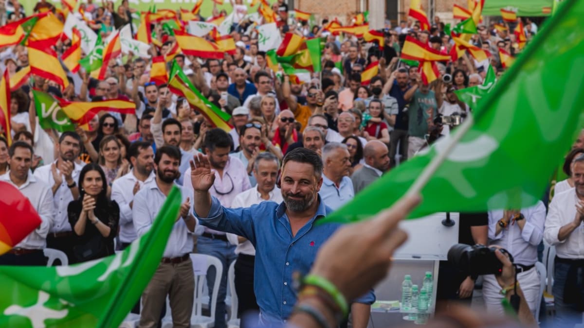 Abascal inicia la campaña en Valladolid con un «baño de masas» en una Plaza de San Pablo a rebosar