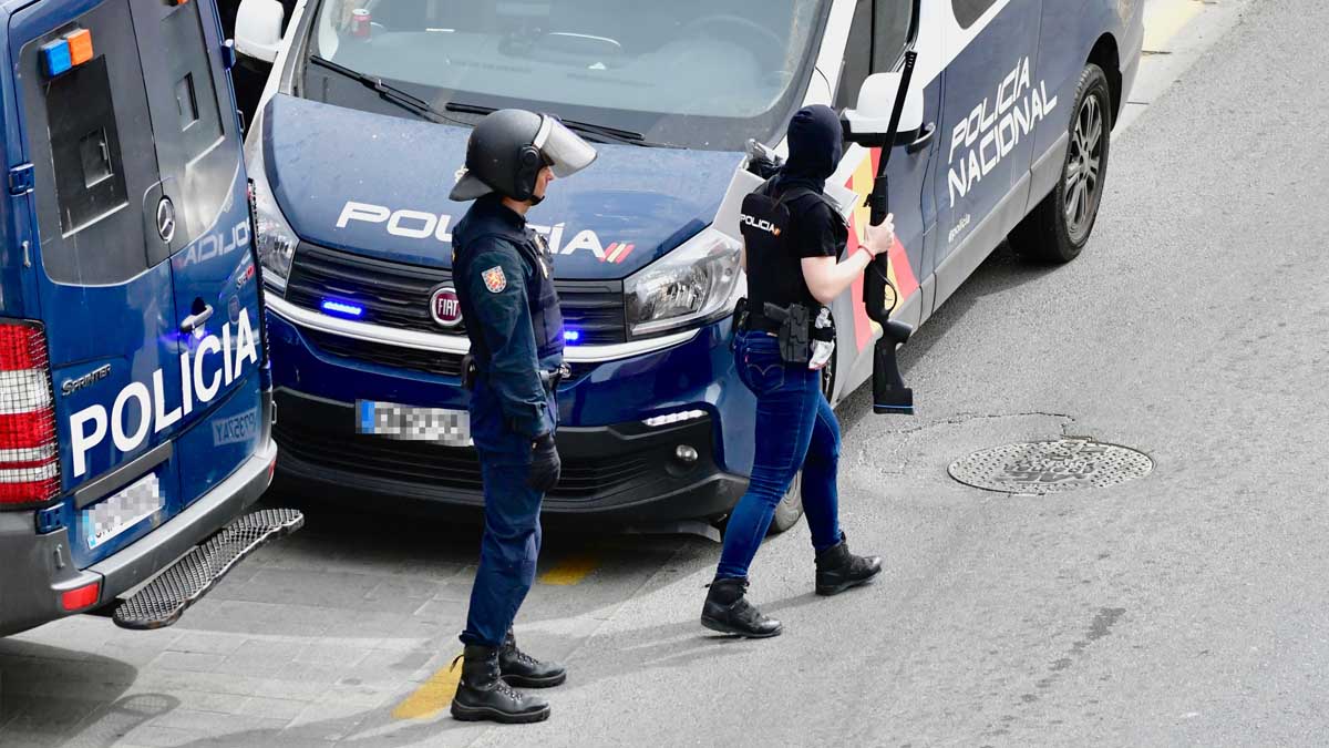 Detenido en Pamplona un reclutador del ISIS con cientos de manuales para preparar bombas