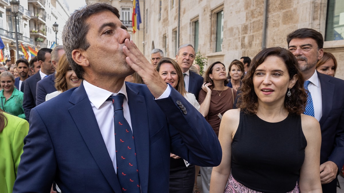 Ayuso arropa a Mazón en su toma de posesión: «Ojalá ese cambio llegue a toda España»