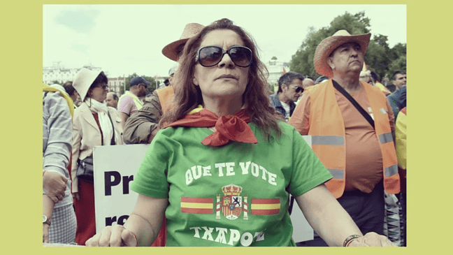 La Junta Electoral avisa: no se puede votar con una camiseta que ponga 'Que te vote Txapote'