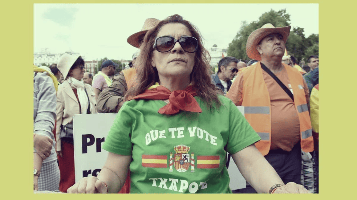 La Junta Electoral avisa: no se puede votar con una camiseta que ponga ‘Que te vote Txapote’