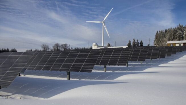 Desarrollan una herramienta para optimizar la producción conjunta de energía eólica y solar