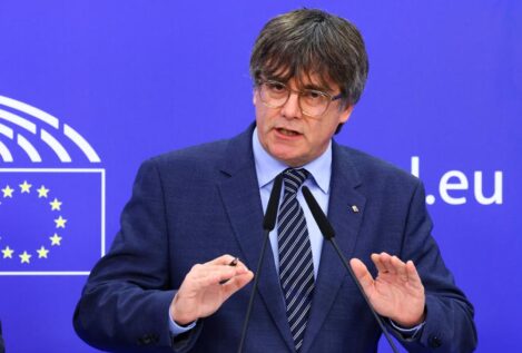 Puigdemont se abre a negociar con Feijóo y exige al PSOE la amnistía para 4.000 'indepes'