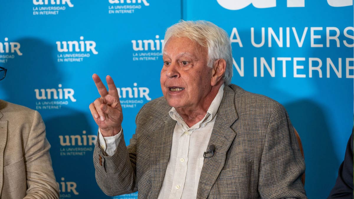 Felipe González defiende dejar gobernar a la lista más votada y los «pactos de centralidad»