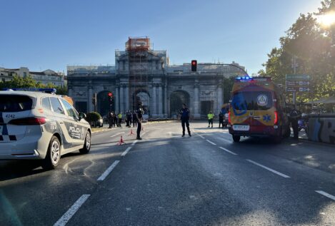 Tres jóvenes heridos en un atropello múltiple en la Puerta de Alcalá, uno de ellos grave