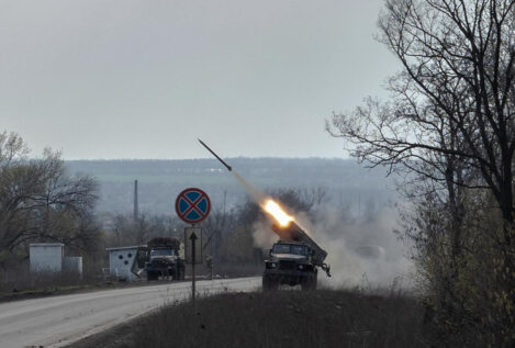 Las Fuerzas Armadas de Ucrania logran cercar la estratégica ciudad de Bajmut