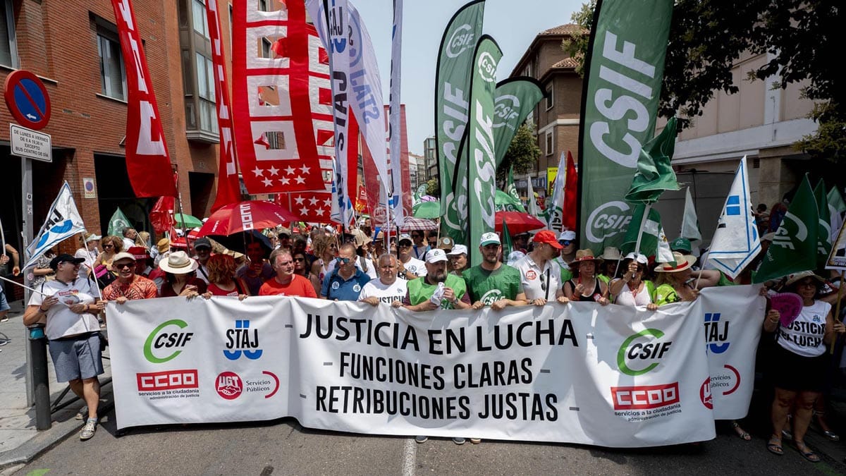 Los funcionarios de Justicia aplazan su huelga indefinida hasta después de las elecciones