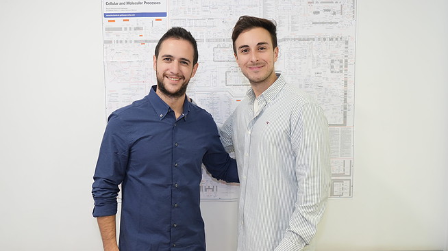 Dos granadinos crean una red social para jóvenes en época universitaria