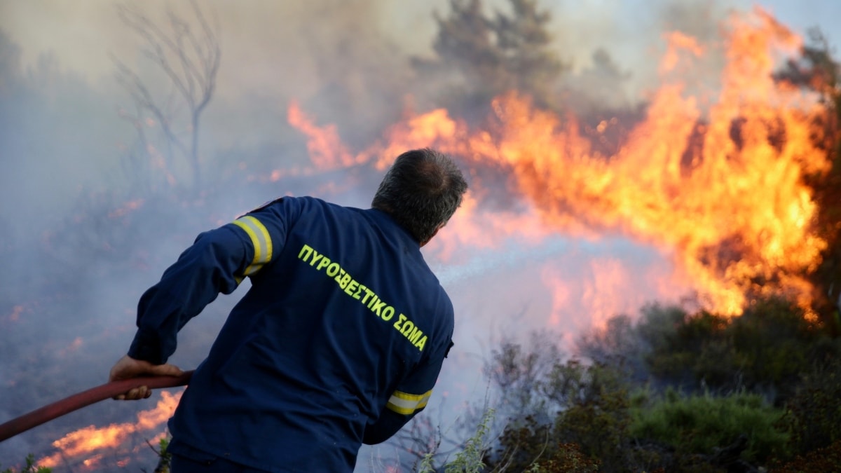 El primer ministro griego asegura que el país está «en guerra» contra los incendios