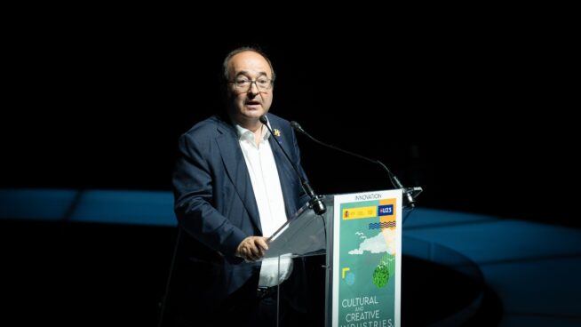 Iceta y el Gobierno dejan que el nacionalismo vasco se apunte el éxito del Tour de Francia