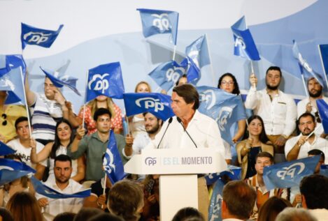 Aznar avisa a Vox desde Murcia: «Los que ponen palos en las ruedas se van a equivocar»