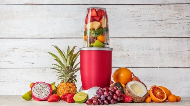 Prepara los zumos de frutas más virales del verano con esta batidora de mano ¡ahora rebajada en MediaMarkt!