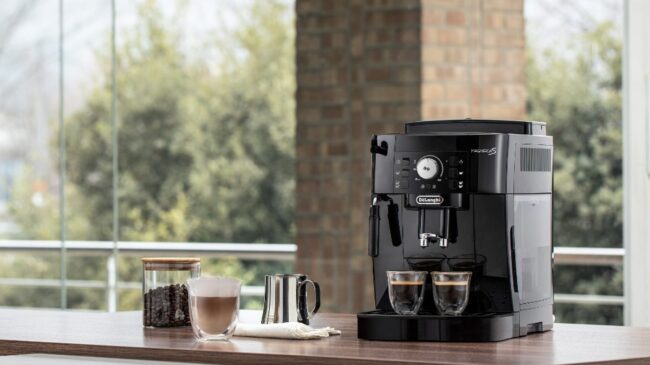 ¿No puedes vivir sin café? Llévate esta potente cafetera De'Longhi con un 38% de descuento en MediaMarkt