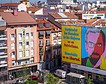 Despliegan una lona contra Feijóo y Abascal en Madrid: «Vota contra los pactos del odio»