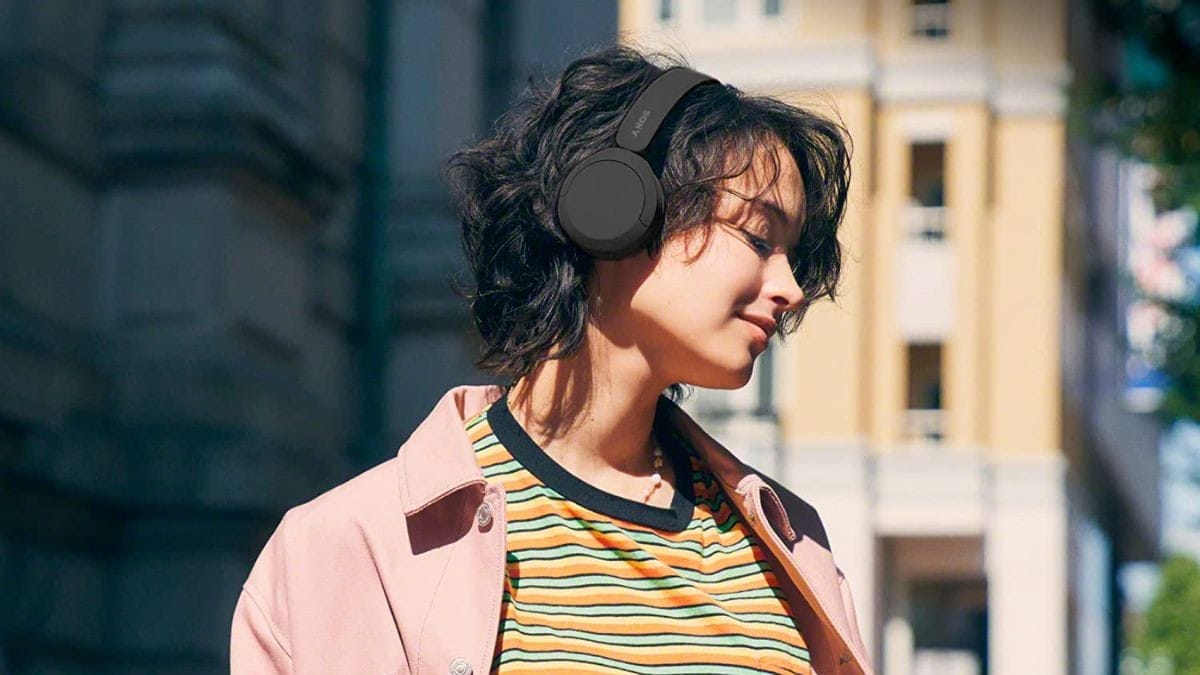 Seguros, profesionales y con carga rápida: así son los auriculares inalámbricos diadema Sony en oferta