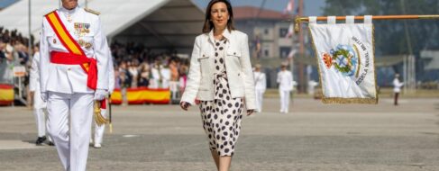 Robles cambió la elección de la última general tras un amago de dimisiones en Defensa