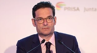 Los empresarios afines a Sánchez mueven ficha para ser el segundo accionista en Prisa