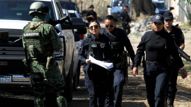 Hallan cerca de una treintena de cuerpos en fosas clandestinas en México
