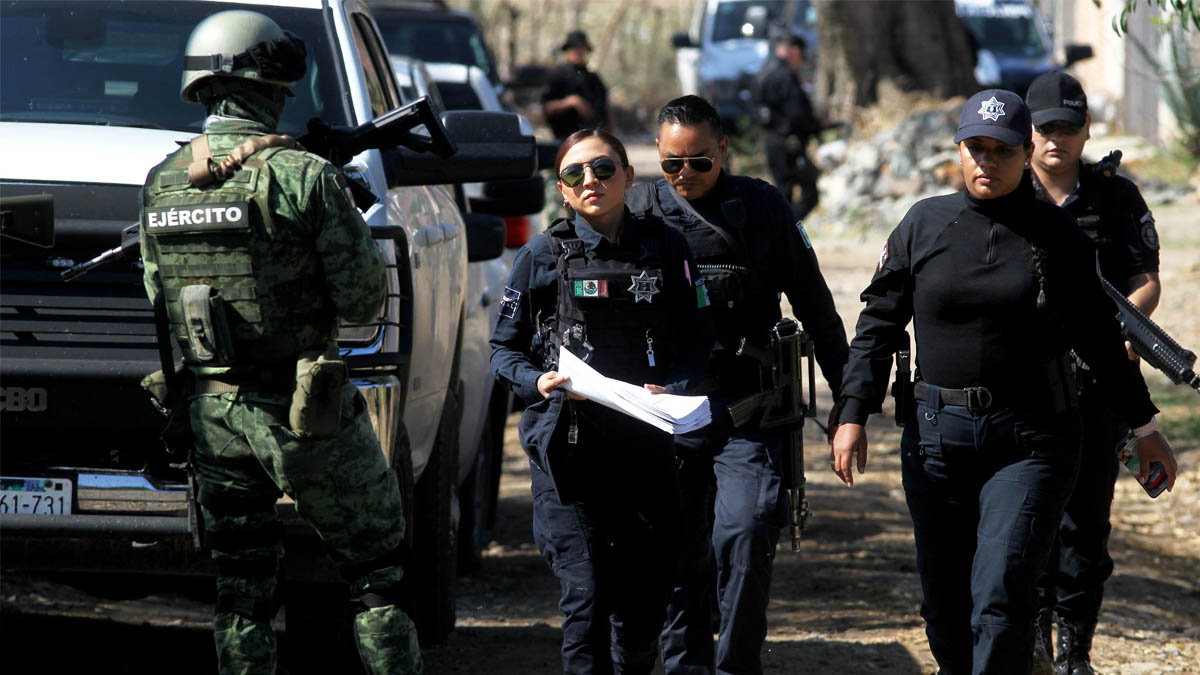 Hallan cerca de una treintena de cuerpos en fosas clandestinas en México