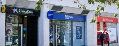 La banca triplica el cambio de condiciones en las hipotecas para abaratar su coste