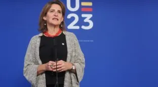 El Gobierno paraliza la subasta de eólica marina por miedo a una demanda del sector pesquero