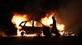 Un bombero muerto y 157 detenidos en Francia en la sexta noche de disturbios