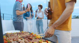 Descubre las mejores barbacoas de carbón para disfrutar de la familia y de los amigos