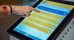 Correos dice que 161.000 personas aún no han votado y los sindicatos las elevan a 200.000