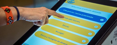 Correos dice que 161.000 personas aún no han votado y los sindicatos las elevan a 200.000