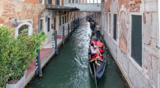 El Tao de la mediocridad: ¿por qué tantos edificios de Venecia se caen a trozos?