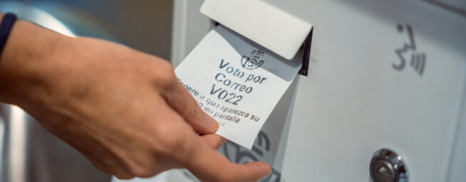 Los sindicatos desmienten que Correos esté tomando medidas ante la avalancha de votos