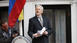 La izquierda francesa pide al Parlamento conceder asilo político a Julian Assange