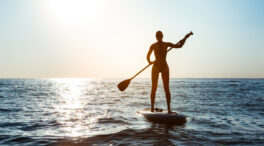Beneficios del paddle surf, el mejor deporte (y relativamente fácil) para disfrutar del mar