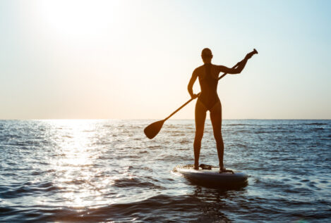 Beneficios del paddle surf, el mejor deporte (y relativamente fácil) para disfrutar del mar