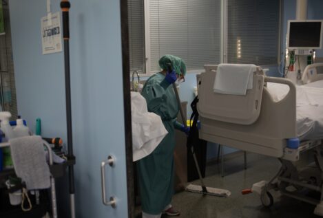España afrontará el verano sin 12.000 camas hospitalarias y un tercio menos de médicos