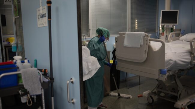 España afrontará el verano sin 12.000 camas hospitalarias y un tercio menos de médicos