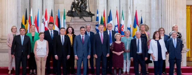 Diez comisarios dejan 'plantado' a Sánchez tras cambiar la agenda de su reunión en Madrid