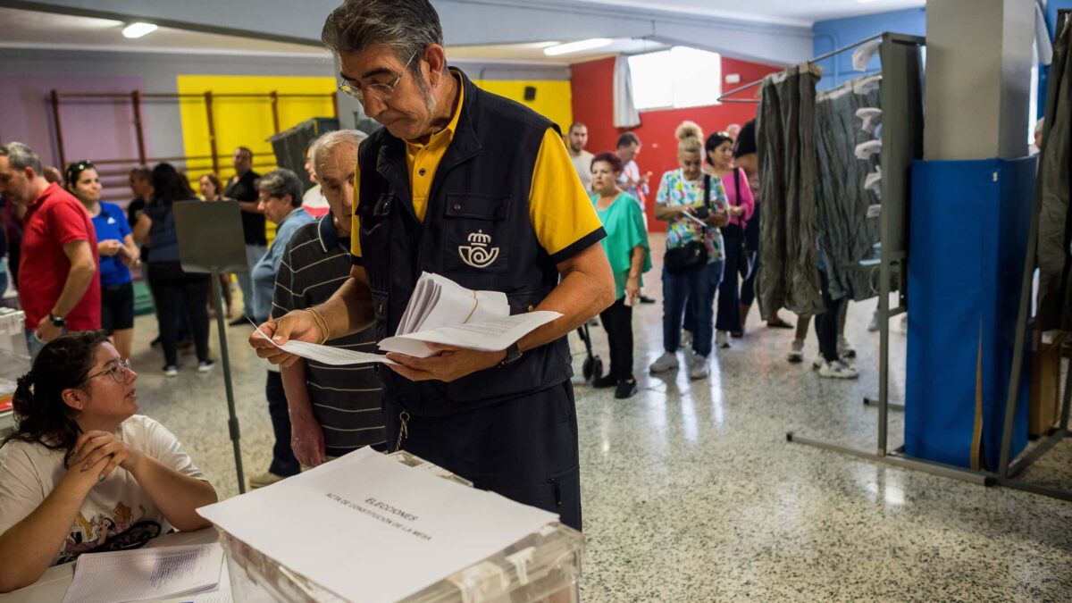 Correos tiene dos días para entregar 1,3 millones de papeletas del 23-J