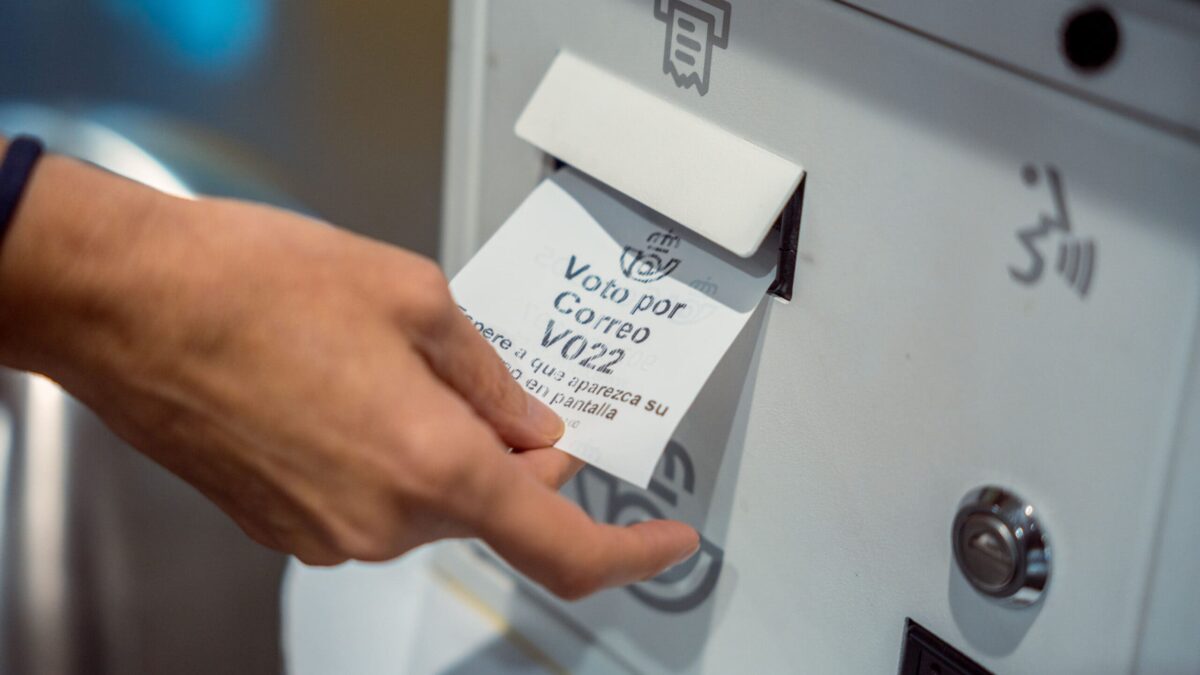 Casi medio millón de ciudadanos ya ha votado por correo