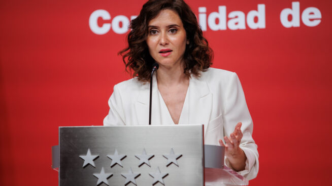 El aborto de Ayuso provoca una campaña de odio contra ella: «Que se compre otro»