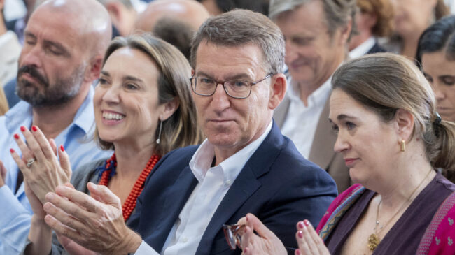 La derecha seguiría sumando mayoría a pesar de la subida del PSOE y del fuerte bajón de Vox