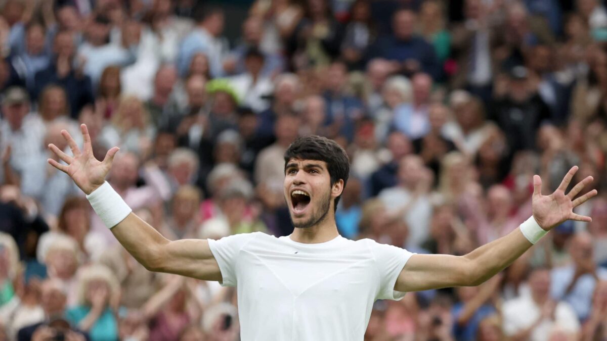 Carlos Alcaraz se corona en Wimbledon tras una épica final ante Novak Djokovic