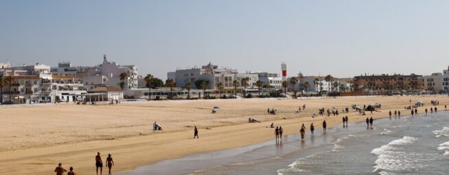 Invasión de turistas y nosotros con estos pelos electorales