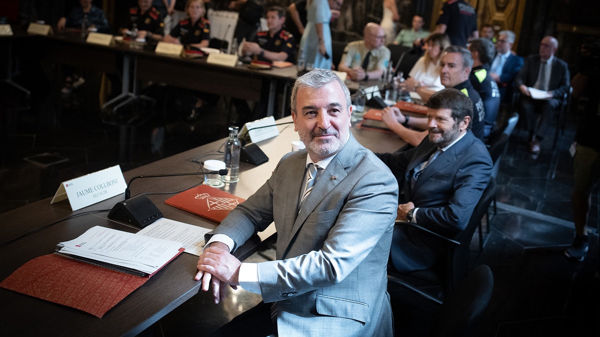 El alcalde de Barcelona (PSC) se sube el sueldo con el voto en contra de Vox y los Comunes