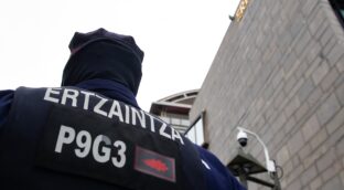 El ertzaina que intentó agredir a su mujer en San Sebastián cambió de sexo gracias a la 'ley trans'