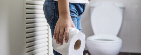Estreñimiento en verano: las cuatro razones por las que sucede (y cómo evitarlo)
