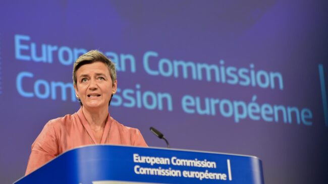 La vuelta de la comisaria Vestager complica el plazo para aprobar la fusión Orange-MásMóvil